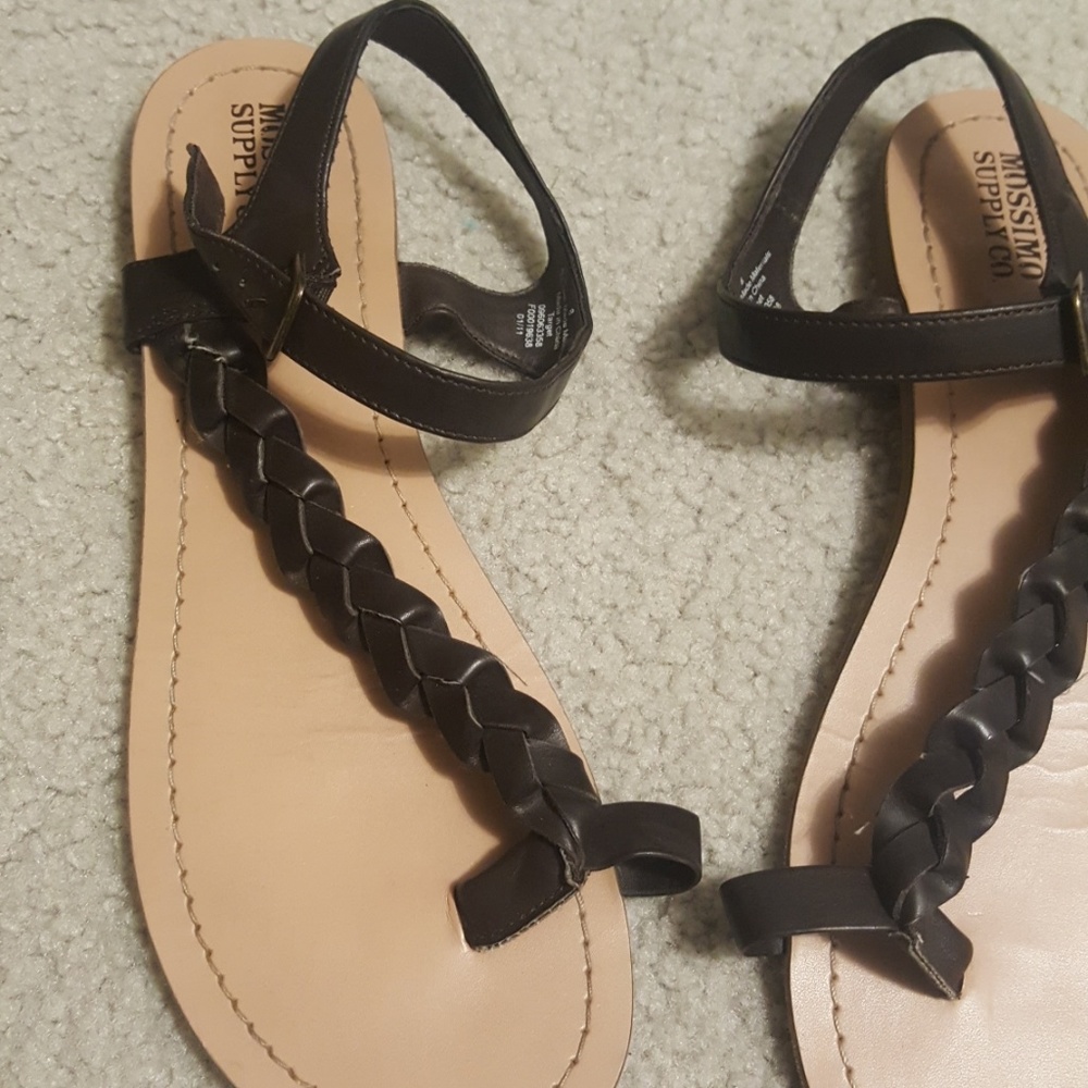 Mossimo - Picture 4 of 8